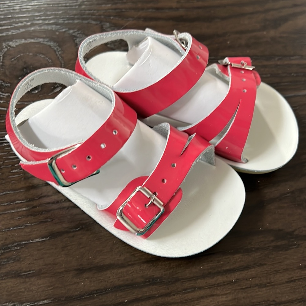 New in box shiny fuchsia sandals - Picture 2 of 5